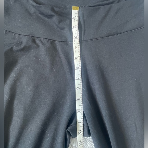 Columbia Women's Black Yoga Pants - Picture 8 of 11
